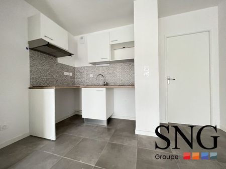 T3 AVEC JARDIN, DEUX TERRASSES ET DEUX PARKINGS - Photo 4