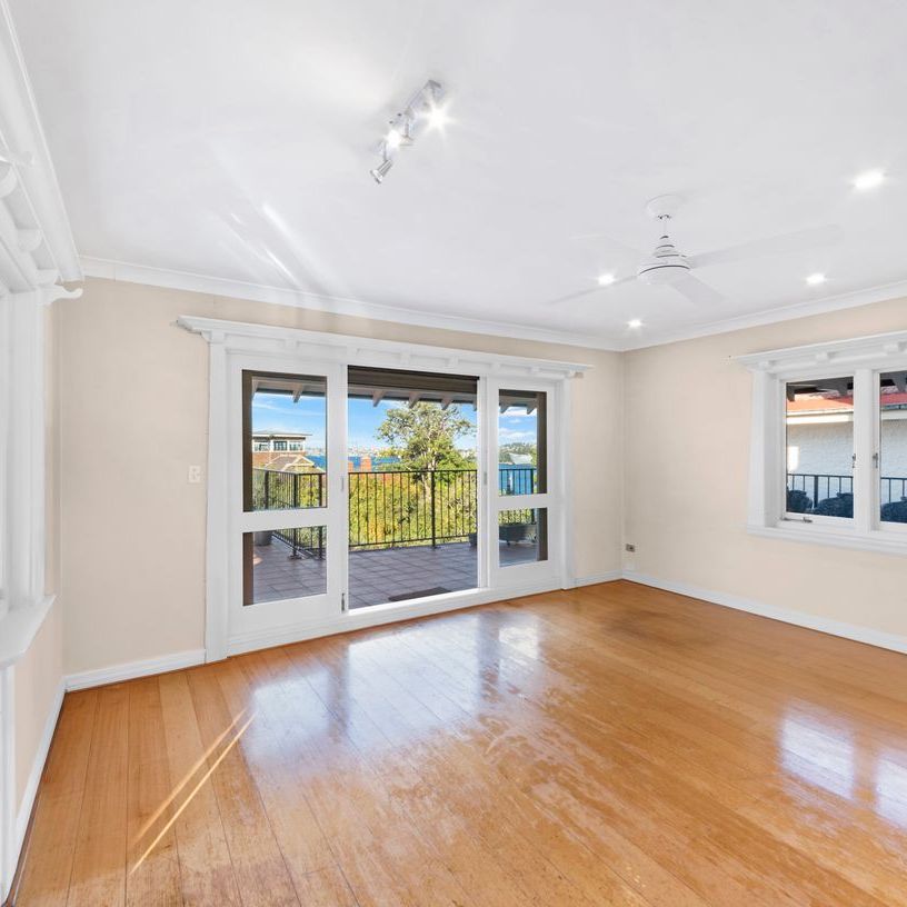 Penthouse Apartment in Prime Location - Photo 1