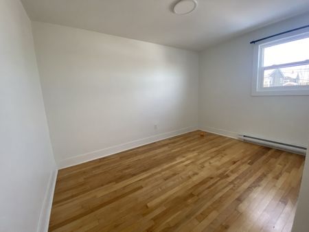 Heather St, Halifax | Beautifully Renovated 3 Bedroom Upper 2 Level Unit in Triplex! AVAILABLE JULY 1ST - Photo 3
