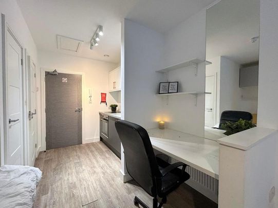 Studio to rent - Photo 1