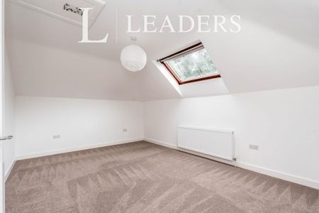 3 bedroom flat to rent - Photo 3