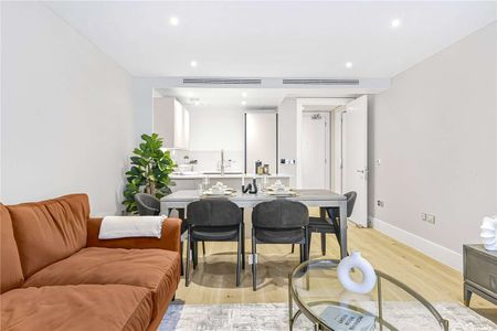 Recently refurbished three bedroom apartment in a high specification new development on Baker Street - Photo 4