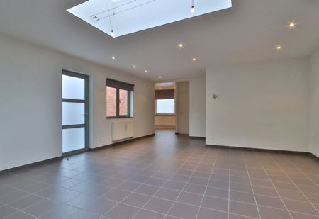 Woning met 2 slpks en terras in Melsele te huur! - Photo 2