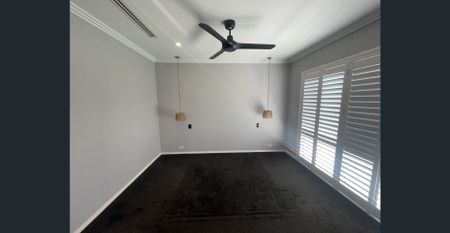 MODERN HOME - GREAT LOCATION - Photo 3