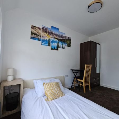 4 bedroom terraced house to rent - Photo 4