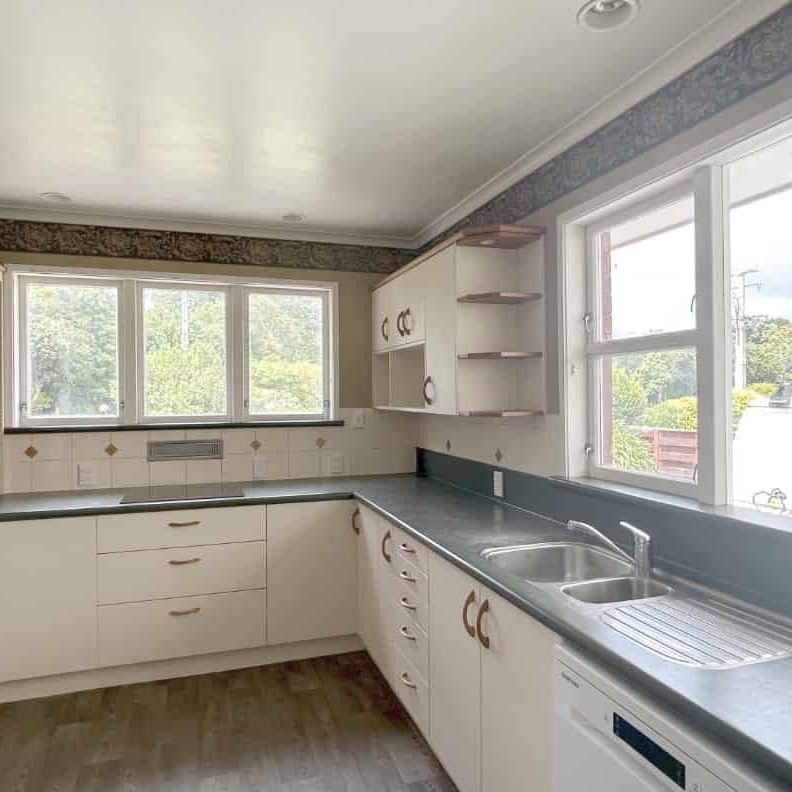 Spacious on Oxford! - Photo 1