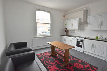 4 Bedroom Flat - Photo 5