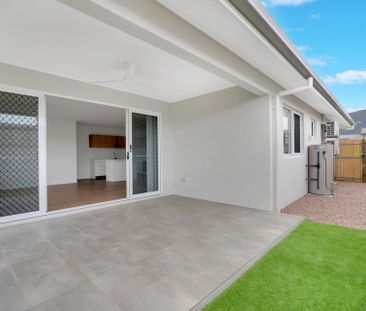 SIMPLY STUNNING! PRIVATE, MODERN & SPACIOUS DUPLEX IN A1 LOCATION! - Photo 2