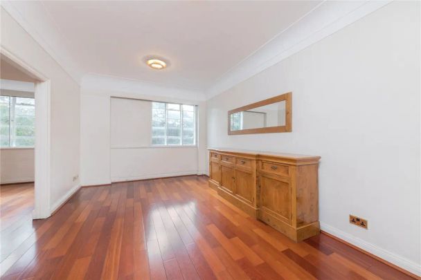 4 bedroom flat in Hyde Park Place - Photo 1