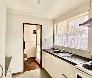 Neat and tidy home - Photo 2