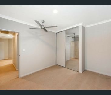 EXCEPTIONAL TOWNHOUSE IN A GREAT LOCATION - Photo 4