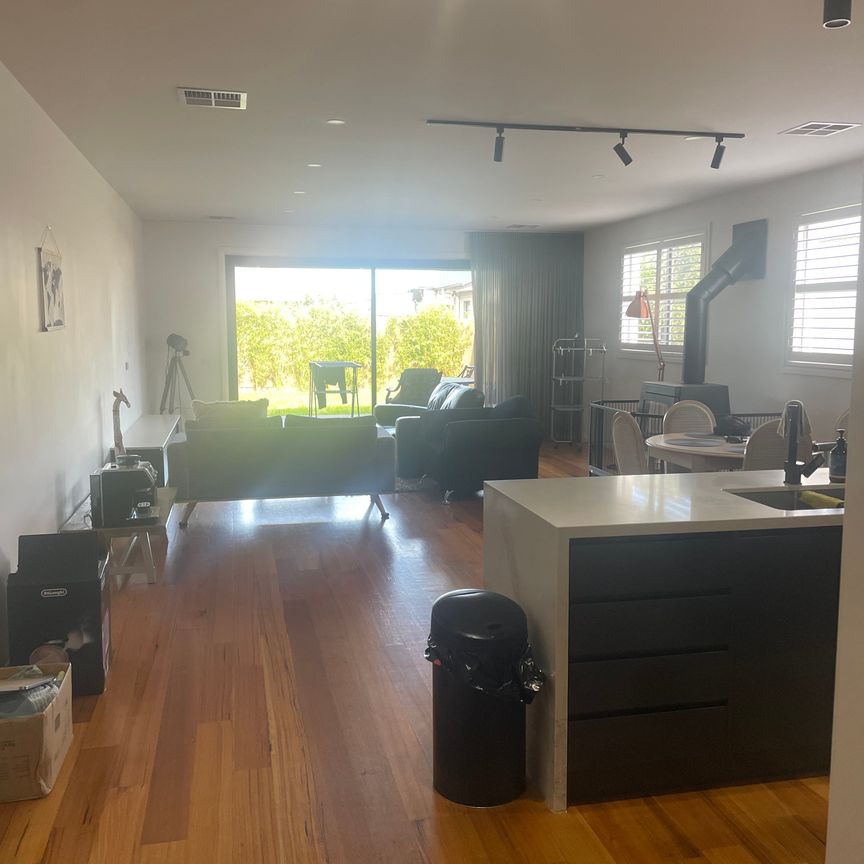 Altona North - Photo 1