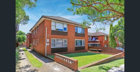 *** MODERN GROUND FLOOR UNIT *** - Photo 2