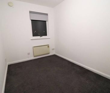 3 bedroom flat to rent - Photo 4