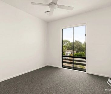 Luxury 4 Bedrooms Townhouse - Photo 3