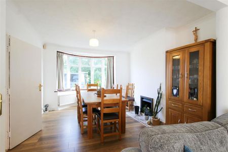4 bedroom semi-detached house to rent - Photo 5