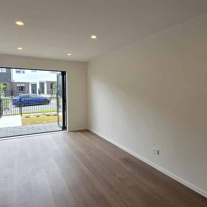 Hobsonville, 2 Bedrooms, $680 - Photo 1