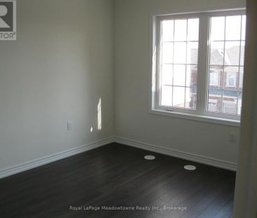 685 LAKING TERRACE - Photo 4