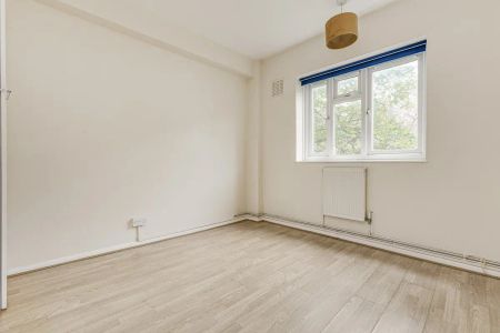 2 bedroom flat in Redlands Way - Photo 4