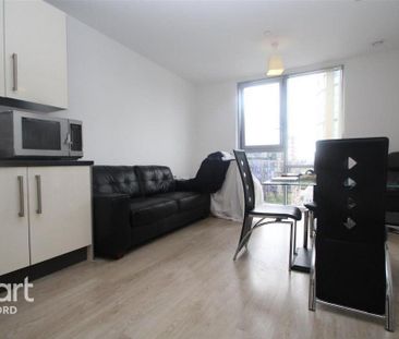 2 bedroom flat to rent - Photo 2