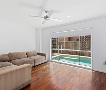 Spacious Five Bedroom Home -Stroll to Beach and Tallebudgera Creek! - Photo 1
