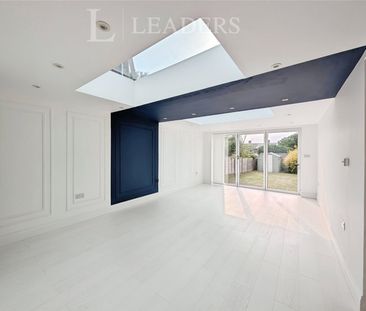 4 bedroom house to rent Ringwood Close, RH10 - Photo 3