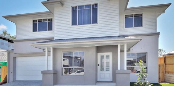 Brand New House - Huge Family design property - Photo 2
