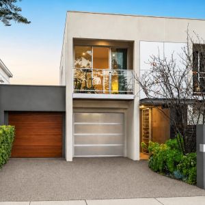 Coastal Living Just Moments from Henley Beach - Photo 2