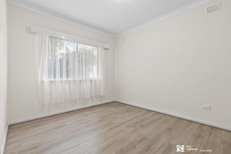 GROUND FLOOR UNIT IN PRIME LOCATION! - Photo 4