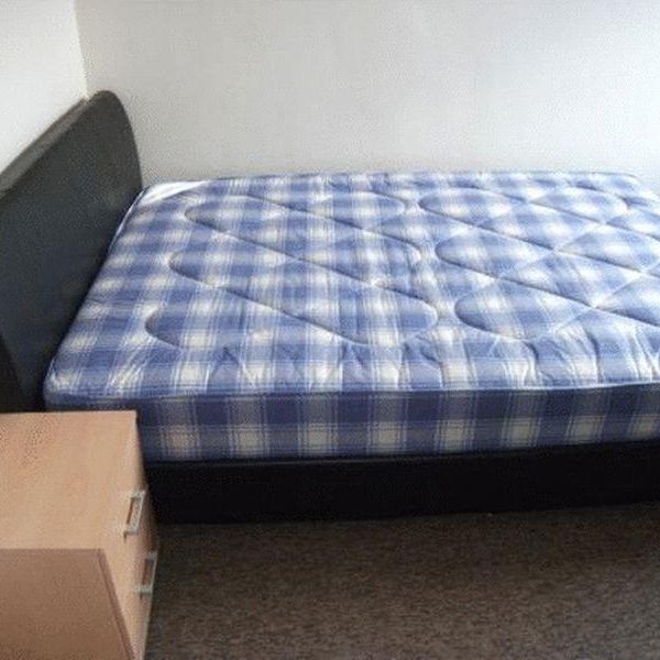 3 bedroom flat to rent - Photo 1