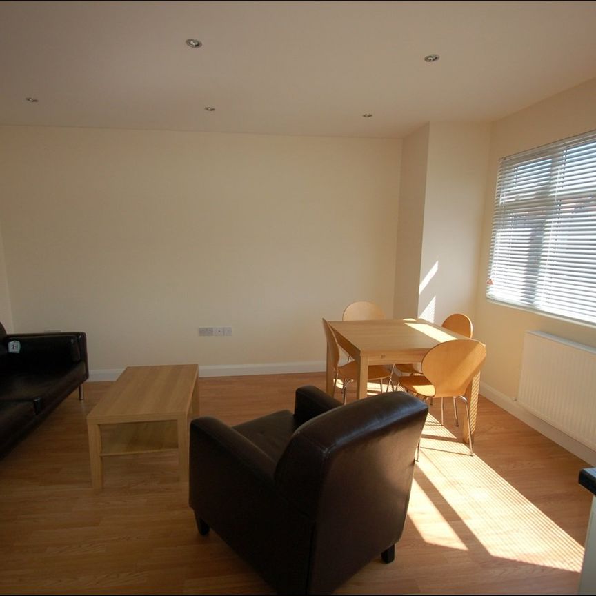 2 Bed Flat, Park Road, NW4 - Photo 1