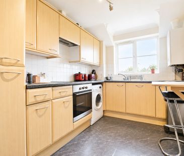 2 bedroom Flat in Sylvan Court, Farnborough - Photo 4