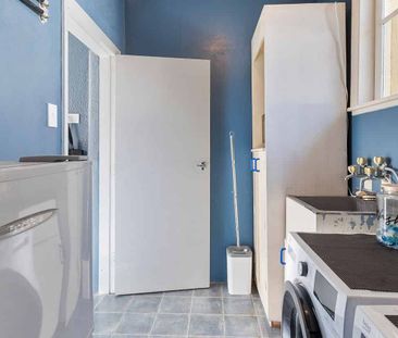 LARGE HOME IN CENTRAL LOCATION - Photo 5