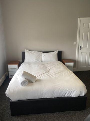 Room in a Shared House, Crescent, M5 - Photo 2