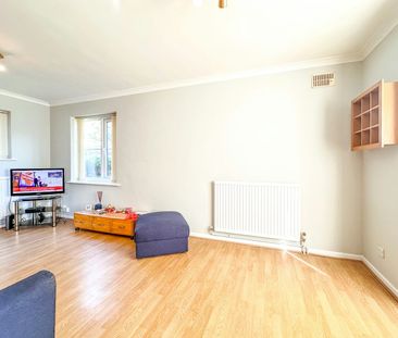 Flat to rent on - Photo 1