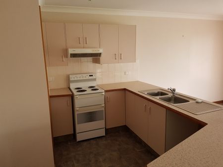 2/22 Charles Coxen Close, Tamworth - Photo 4