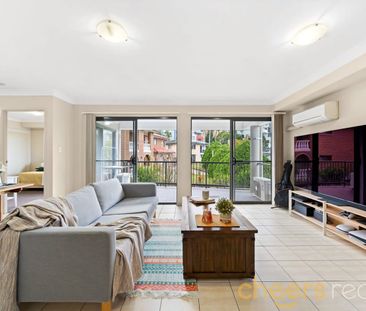 Unfurnished Two Bedroom Apartment Suitable for young family or frie... - Photo 2