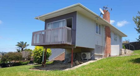 Family home with fruit bearing trees. - Photo 4