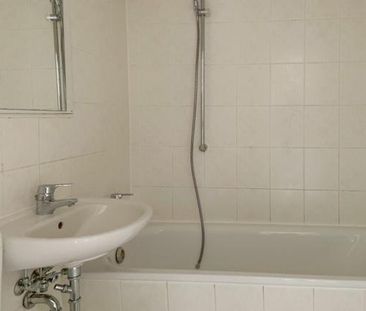 Alles ganz nah ... Bushaltestelle, Einkaufsmarkt und Schule - Photo 4