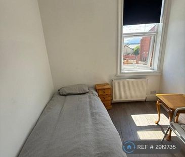 1 bedroom in a house share to rent - Photo 6