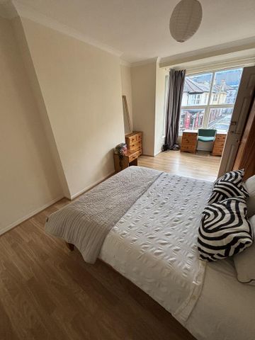 4 bedroom apartment to rent - Photo 4