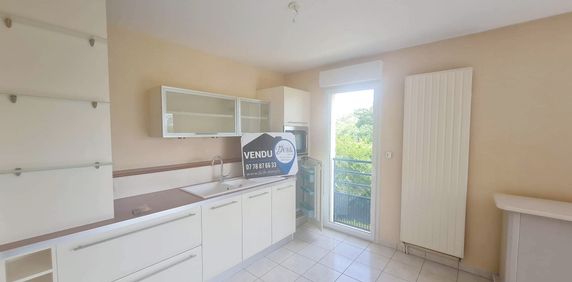 Location Appartement 2 pièces 50m² CHANGE 53810 - Photo 2