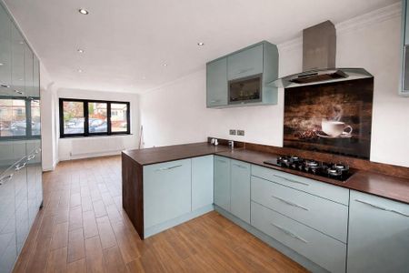 4 bedroom detached house to rent - Photo 3