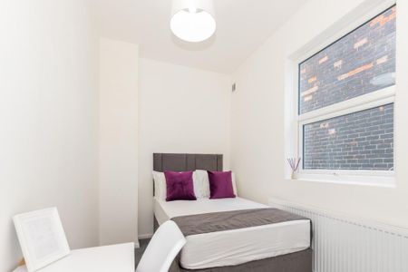 6 bedroom house to rent - Photo 2
