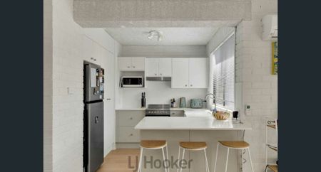 Convenient and Low Maintenance Living - Photo 2