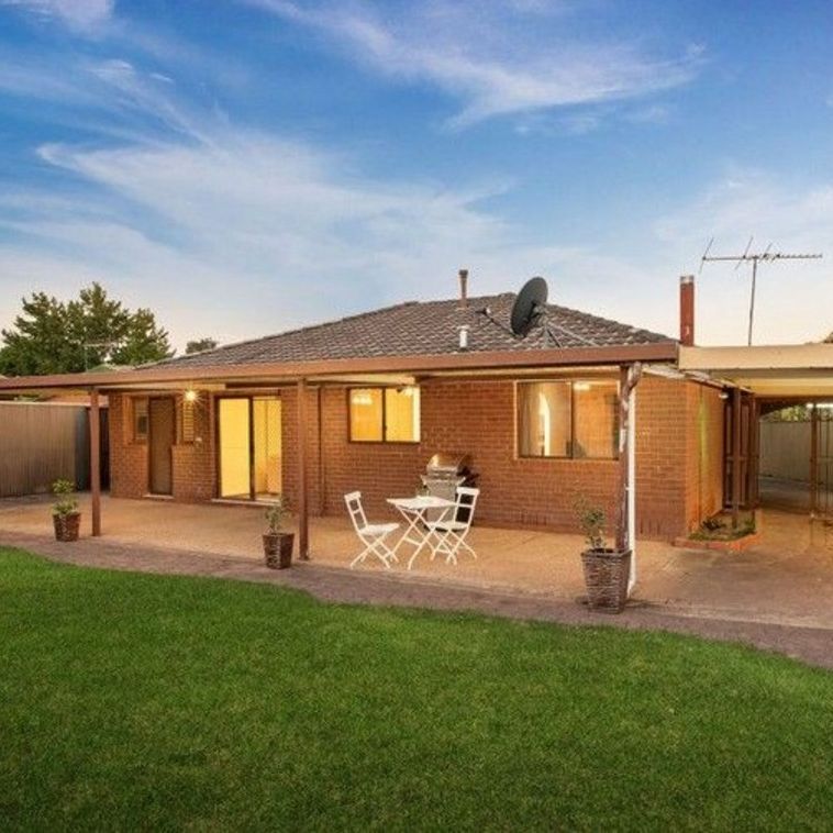 Comfortable Family Living in Wodonga - Photo 2