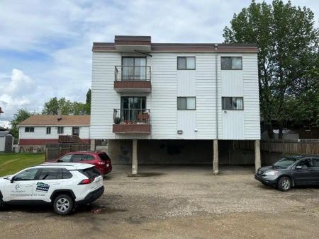 Quiet Suite Downtown – Great Location! (RP043) — Quiet, 2 Bedroom Suite Downtown – Great Location! (RP043) - Photo 4