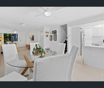 Stunning 3 Bedroom Townhouse - Available Soon! - Photo 4