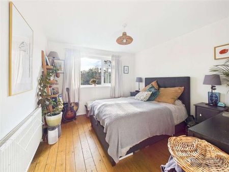 Lovelace Gardens, Surbiton, KT6 - Photo 3