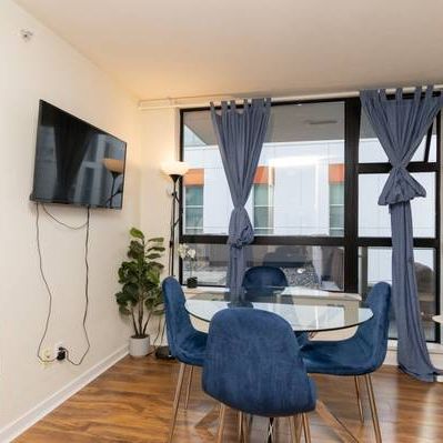 *2 Bed+Den / 2 Bath corner unit in Richards Street* - Photo 1